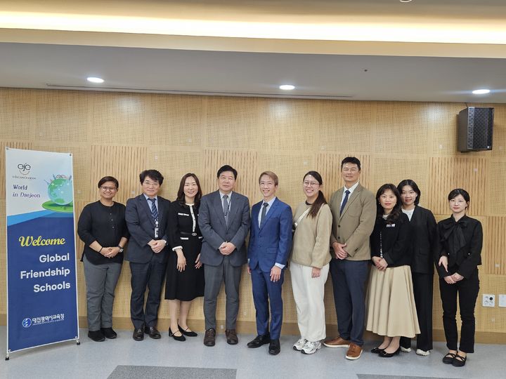 [대전=뉴시스] 대전시교육청을 방문한 싱가포르 오키드파크중등학교 교장 및 교사들. (사진=대전시교육청 제공) *재판매 및 DB 금지