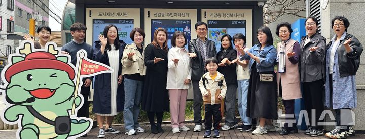 [용인=뉴시스] 갈내마을 도슨트. (사진=용인시 제공) 2025.04.22. photo@newsis.com