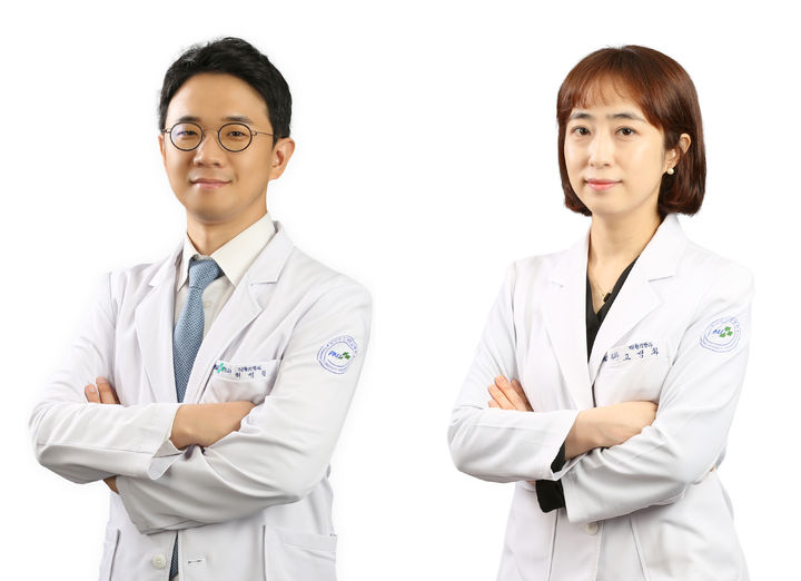 [양산=뉴시스] 양산부산대병원 재활의학과 허성철(왼쪽)·고성화 교수. (사진=양산부산대병원 제공) 2025.04.22. photo@newsis.com *재판매 및 DB 금지