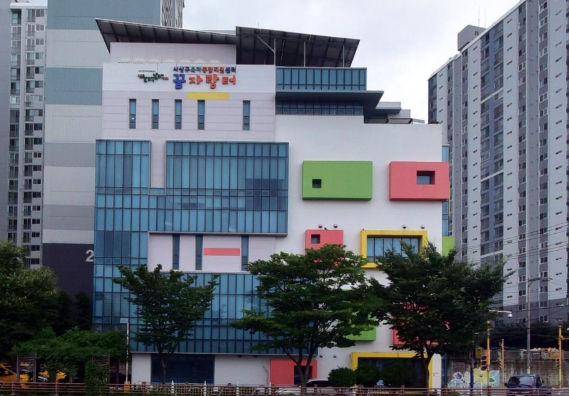 [부산=뉴시스] 신라대학교는 수탁기관인 사상구육아종합지원센터가 '2025년 취약보육(장애·다문화) 학습공동체 운영기관'에 선정됐다고 22일 밝혔다. (사진=신라대 제공) 2025.04.22. photo@newsis.com *재판매 및 DB 금지