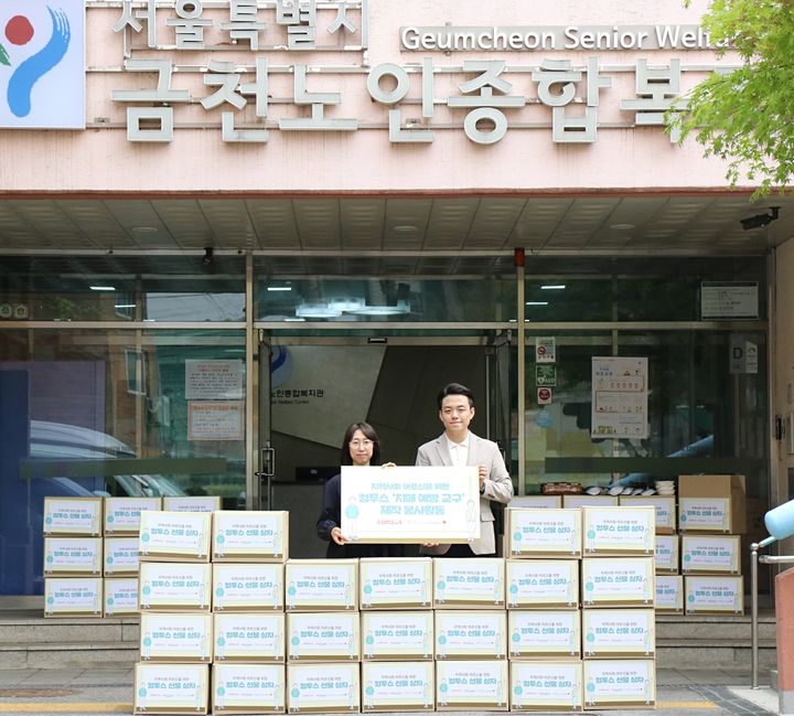 컴투스, 지역 어르신 위한 치매 예방 교구 제작 봉사