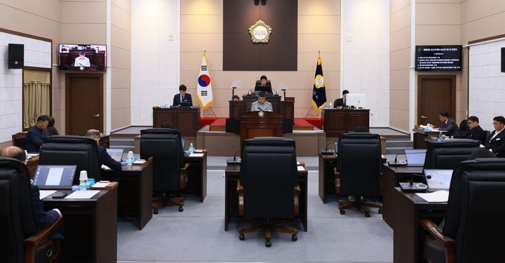 [대전=뉴시스] 조명휘 기자 = 금산군의회가 22일 제328회 임시회를 개회하고 있다. (사진= 금산군의회 제공) 2025.04.22. photo@newsis.com *재판매 및 DB 금지