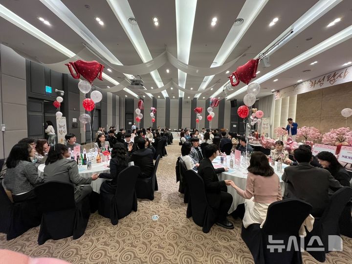 [화성=뉴시스] 화성시가 19일 푸르미르 호텔에서 화성탐사 1기 모임을 진행하고 있다. (사진=화성시 제공) 2025.04.22. photo@newsis.com