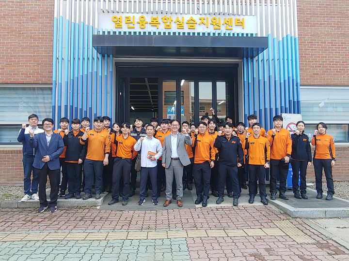 [춘천=뉴시스] 22일 한국폴리텍Ⅲ대학(학장 지경배) 춘천캠퍼스는 강원특별자치도 소방학교의 요청에 따라 제5기 화재조사관 양성반 교육훈련을 지난 21일부터 일주일간 캠퍼스 내에서 진행한다 고 밝혔다. 한국폴리텍Ⅲ대학 춘천캠퍼스 제공. *재판매 및 DB 금지