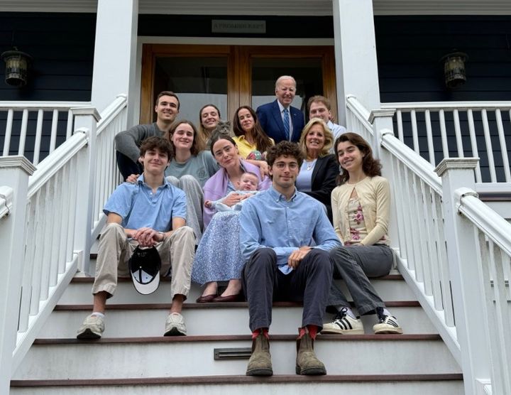 조 바이든(83) 전 미국 대통령이 부활절을 맞아 소셜미디어(SNS)에 가족사진을 올렸다가 위독설이 제기됐다. (사진=바이든 전 대통령 X 갈무리) 2025.04.22. *재판매 및 DB 금지