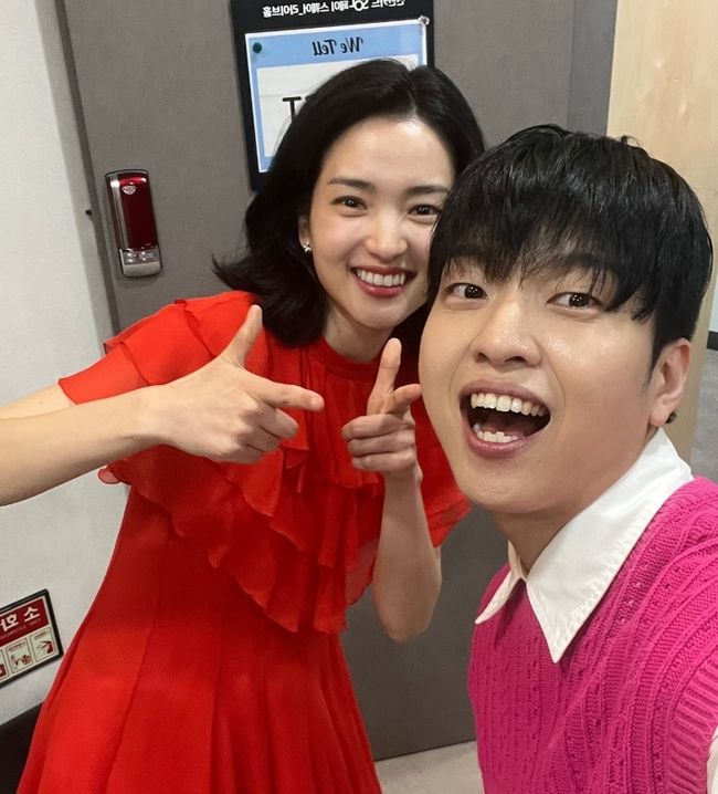 [서울=뉴시스] 김태리(왼쪽)·유재필 (사진=인스타그램 캡처) 2025.04.22. photo@newsis.com *재판매 및 DB 금지