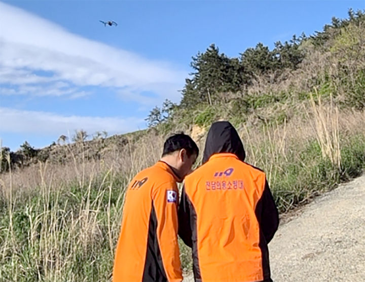 [진도=뉴시스] 전남 진도소방서 드론 활용 산불 감시단 운영. (사진=진도소방서 제공). photo@newsis.com *재판매 및 DB 금지