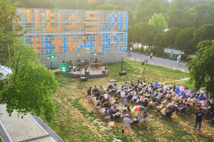[수원=뉴시스] 기회소득 예술인 페스티벌. (사진=경기도 제공) 2025.04.23. photo@newsis.com&nbsp; *재판매 및 DB 금지