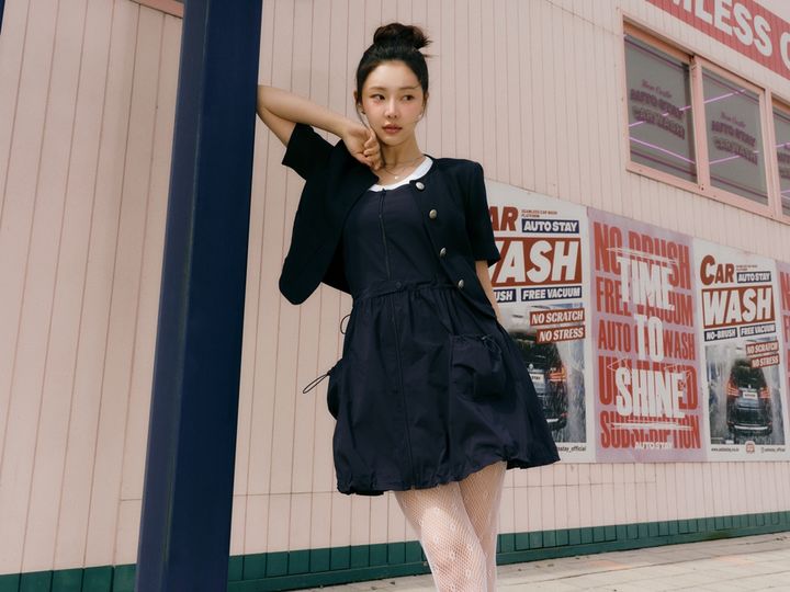 [서울=뉴시스] 이랜드월드의 여성 SPA(제조·유통 일괄) 브랜드 미쏘(MIXXO)가 LF의 영 캐주얼 브랜드 질바이질스튜어트(JILL by JILLSTUART)와 함께한 2025 봄·여름(SS) 캠페인 화보를 공개했다고 23일 밝혔다. (사진=이랜드 제공) *재판매 및 DB 금지