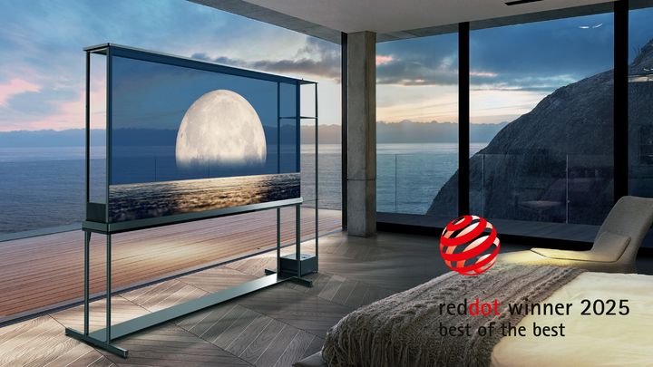 [서울=뉴시스]LG전자의 세계 최초 무선·투명 TV인 'LG 시그니처 올레드 T'가 '레드닷 디자인 어워드 2025'에서 최고상(Best of Best)을 수상했다. (사진=LG전자 제공) photo@newsis.com *재판매 및 DB 금지