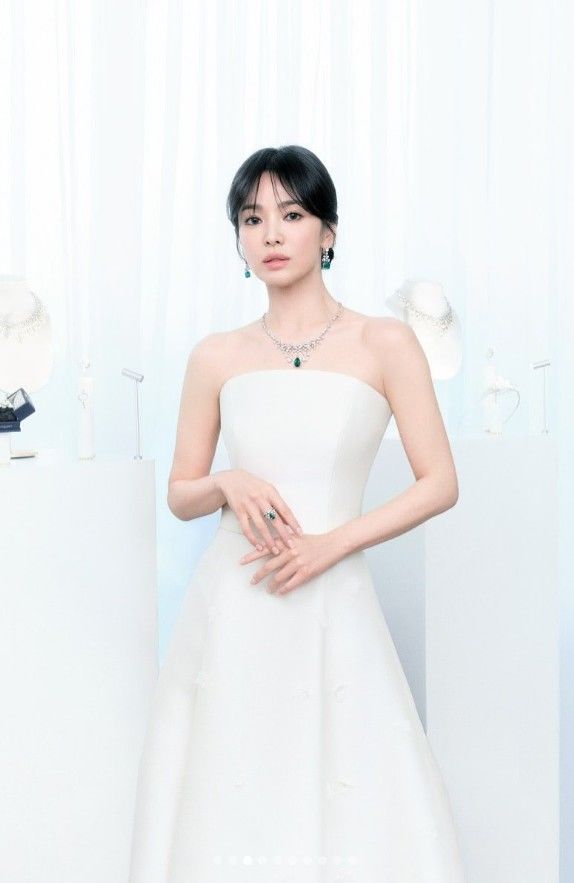 [서울=뉴시스] 송혜교. (사진=송혜교 인스타그램 캡처) 2025.04.23. photo@newsis.com *재판매 및 DB 금지