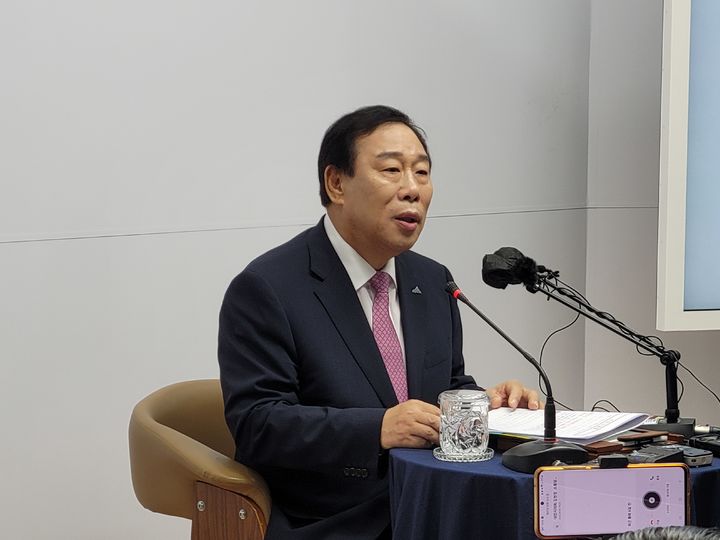 [세종=뉴시스] 송승화 기자 = 세종시 보람동 세종시청에서 질문에 답하는 최민호 세종시장. 2025.04.23.ssong1007@newsis.com. *재판매 및 DB 금지