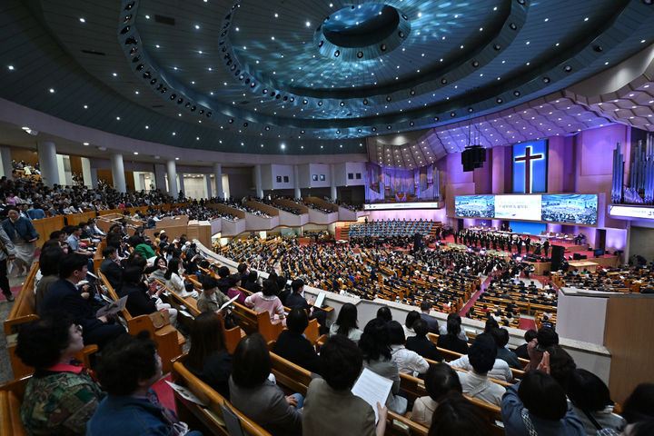 [서울=뉴시스] 23일 여의도순복음교회에서 열린 한국 한국교회총연합 한국기독교 140주년 기념대회 중 기념예배 (사진=한국교회총연합 제공) 2025.04.23. photo@newsis.com *재판매 및 DB 금지