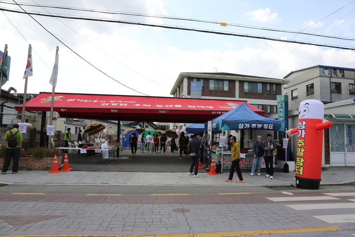 [합천=뉴시스] 합천군 철쭉보고‘삼가 주말장터’어때요-24년 삼가주말장 현장 (사진=합천군 제공) 2025. 04. 23. photo@newsis.com *재판매 및 DB 금지