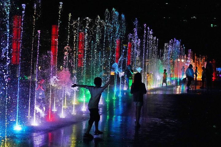 [해남=뉴시스]해남군민광장 음악분수. (사진=해남군 제공) 2025.04.23. photo@newsis.com *재판매 및 DB 금지