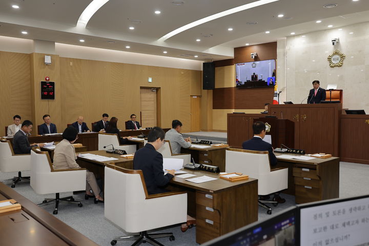 [서천=뉴시스] 조명휘 기자 = 서천군의회가 23일 제330회 임시회 제2차 본회의를 열고 안건을 심의·의결하고 있다. (사진= 서천군의회 제공) 2025.04.23. photo@newsis.com *재판매 및 DB 금지