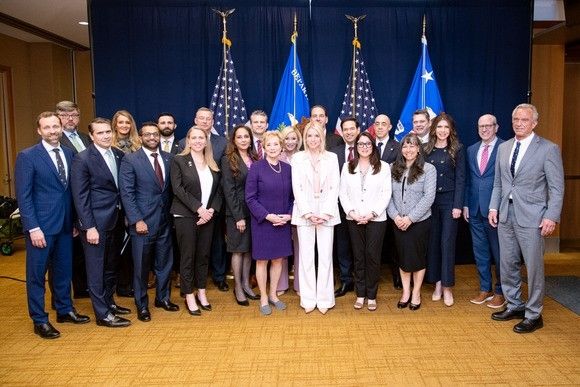 팸 본디 미국 법무장관이 22일(현지 시간) 워싱턴DC 청사에서 반(反)기독교 편향 근절 태스크포스(TF) 회의를 개최한 모습. (사진=미국 법무부 홈페이지) 2025.04.23. *재판매 및 DB 금지