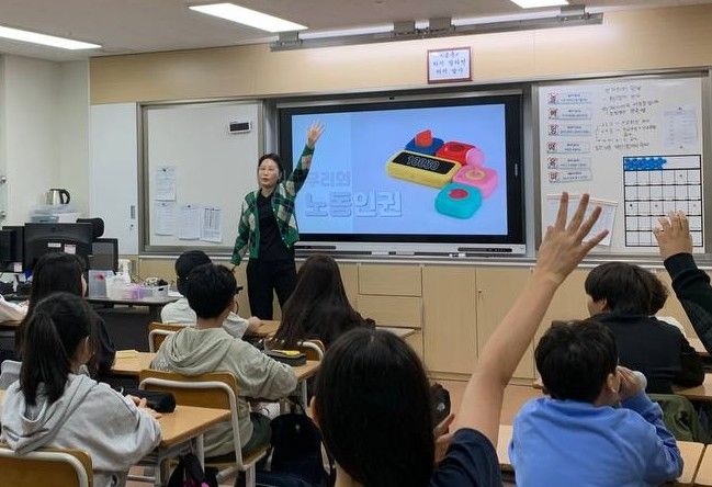 [수원=뉴시스] 노동인권 교육. (사진=수원시 제공) 2025.04.23. photo@newsis.com *재판매 및 DB 금지