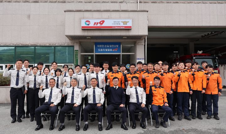 [합천=뉴시스] 이동원 경남소방본부장, 합천소방서 격려 방문 (사진=산청소방서 제공) 2025. 04. 23. photo@newsis.com *재판매 및 DB 금지