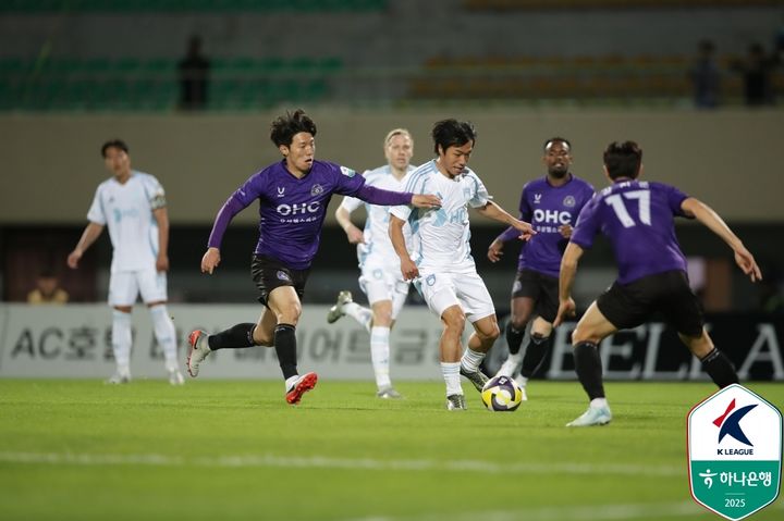 [안양=뉴시스]K리그1 안양-울산의 경기. (사진=한국프로축구연맹 제공)