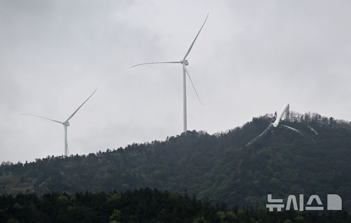 '빨대처럼 꺾인' 화순 풍력발전기…원인은 '블레이드 파열'