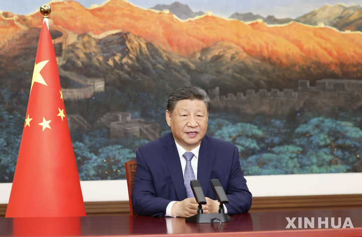 [베이징=신화/뉴시스] 중국 정부가 시진핑 국가주석의 지시에 따라 내년부터 시행되는 '제15차 5개년 계획' 수립에 착수했다. 사진은 시 주석이 지난달 23일 화상으로 열린 기후정상회의에서 연설하는 모습. 2025.05.19