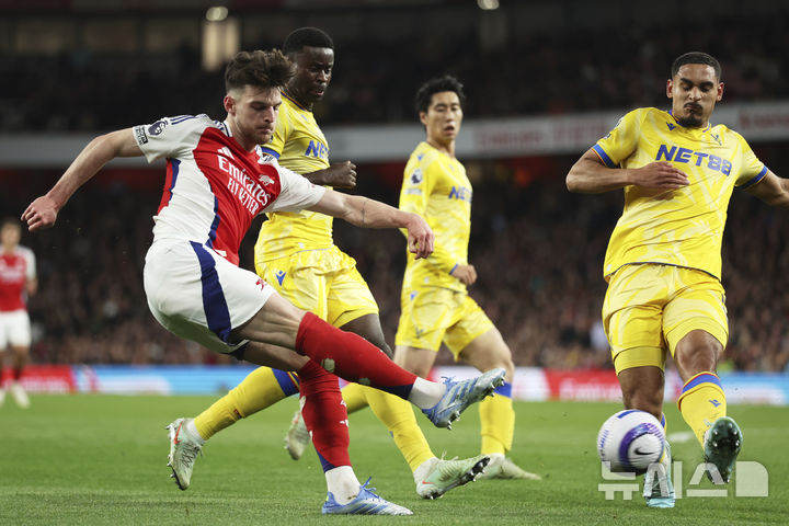 [런던=AP/뉴시스]EPL 아스널, 팰리스와 2-2 무승부. 2025.04.23.