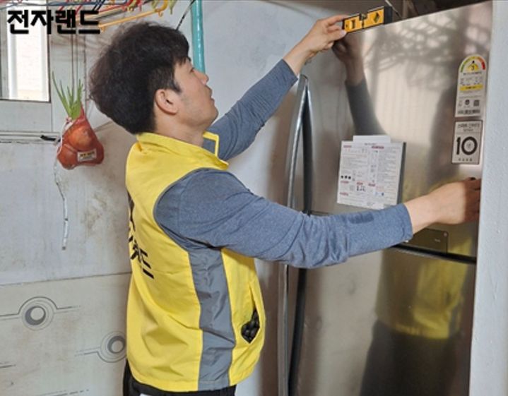 [서울=뉴시스] 전자랜드가 결식 우려 아동의 열악한 거주지를 새로 단장하는 행복얼라이언스의 올해 상반기 '주거환경개선 프로젝트'에 동참했다고 24일 밝혔다. (사진=전자랜드 제공) *재판매 및 DB 금지