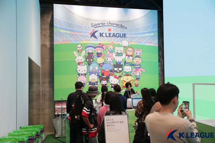 [서울=뉴시스]K리그 산리오캐릭터즈 성수 팝업스토어 내부 모습. (사진=한국프로축구연맹 제공)