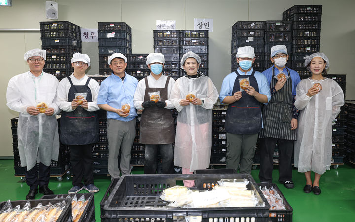 [대구=뉴시스] 강은희 대구교육감, 참브레드 방문…장애학생 취업 활성화 (사진=대구교육청 제공) photo@newsis.com *재판매 및 DB 금지