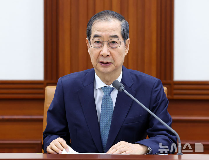 [서울=뉴시스] 최진석 기자 = 한덕수 대통령 권한대행 국무총리가 24일 정부서울청사에서 열린 국정현안관계장관회의에서 발언하고 있다. 2025.04.24. myjs@newsis.com