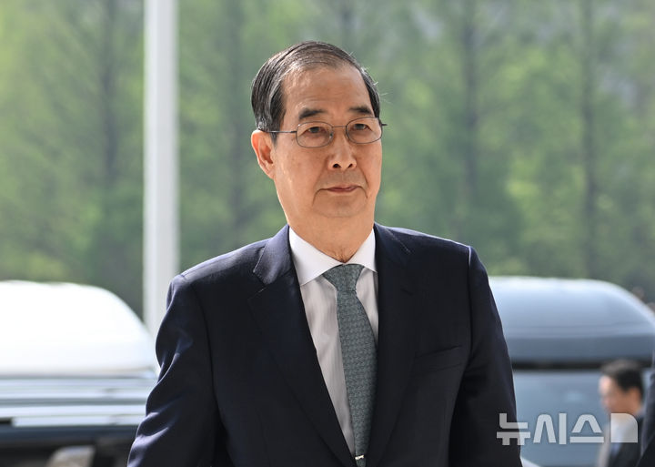 [서울=뉴시스] 국회사진기자단 = 한덕수 대통령 권한대행 국무총리가 추가경정예산안 시정연설을 위해 24일 오전 서울 여의도 국회로 들어오고 있다. 2025.04.24. photo@newsis.com