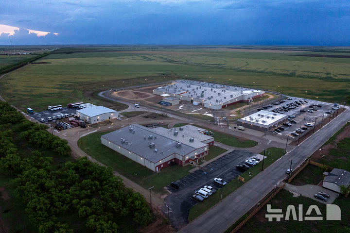 [앤슨=AP/뉴시스]미 텍사스주 앤슨에 있는 이민자 수용소. 2025.4.26. 