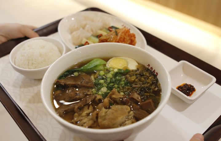 CJ프레시웨이 구내식당 진중 우육면관 특식 메뉴(사진=CJ프레시웨이 제공) *재판매 및 DB 금지