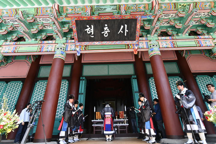 [서울=뉴시스] 충무공 이순신 장군 탄신 제479주년 기념행사 다례 (사진=국가유산청 제공) 2025.04.25. photo@newsis.com *재판매 및 DB 금지