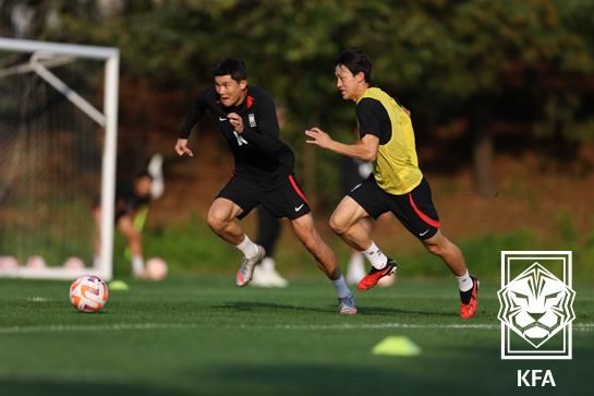 [서울=뉴시스] 독일 프로축구 분데스리가 바이에른 뮌헨의 김민재, 마인츠의 이재성. (사진=대한축구협회 제공) *재판매 및 DB 금지