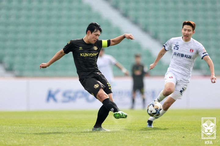 [서울=뉴시스] 지난 시즌 K5리그 챔피언십 용산건융FC와 김해재믹스FC의 경기장면. (사진=대한축구협회 제공) *재판매 및 DB 금지