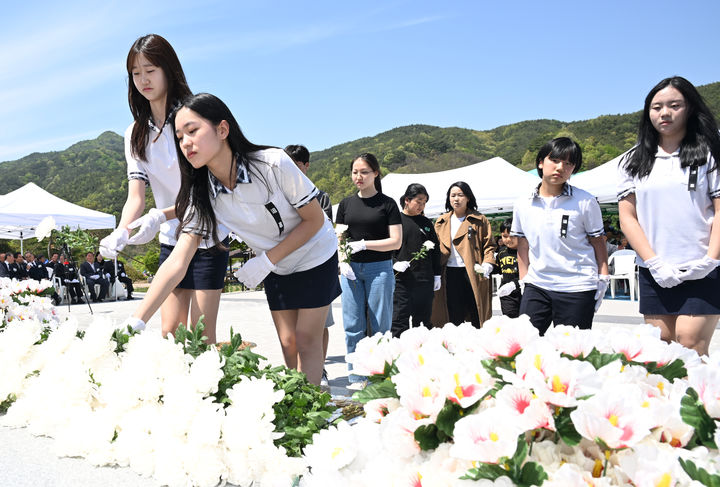 [거창=뉴시스] 거창군 제37회 합동위령제 및 추모식 (사진=거창군 제공) 2025. 04. 25. photo@newsis.com *재판매 및 DB 금지