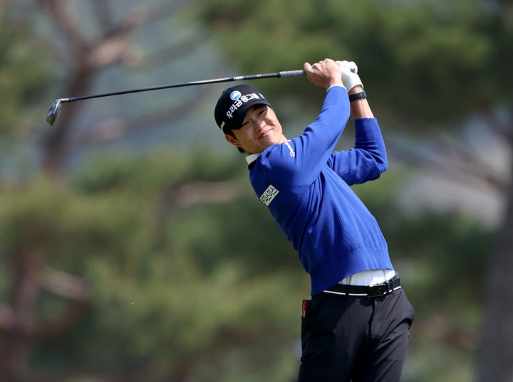 [서울=뉴시스] 박준홍이 25일 경기 파주시 서원밸리 골프클럽(파71)에서 열린 한국프로골프(KPGA) 투어 우리금융 챔피언십 2라운드 경기에 임하고 있다. (사진=KPGA 제공) 2025.04.25. *재판매 및 DB 금지