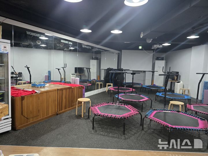 [서울=뉴시스]점핑운동 시설 내 반신욕기 설치.