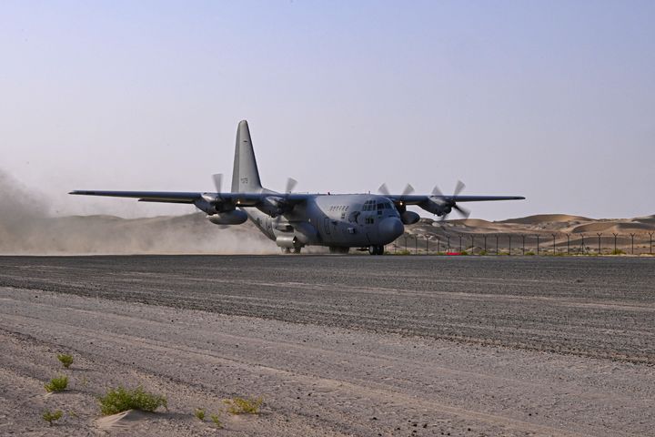 공군 수송기, 엔진 결함으로 日 나하기지 비상착륙(종합)