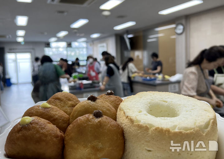 [광주=뉴시스] 광주시농업기술센터 '우리 쌀 활용 수제맥주 만들기' 교육. (사진=광주시농업기술센터 제공). photo@newsis.com *재판매 및 DB 금지