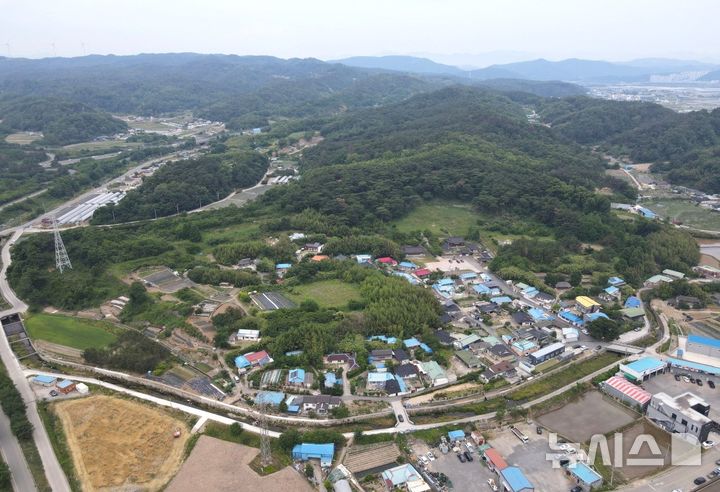 [포항=뉴시스] 송종욱 기자 = 포항시가 고려 때 축조한 '연일읍성(延日邑城)'을 국가유산 지정을 추진한다. 남구 연일읍 남성 2리에 위치한 연일읍성은 길이 2㎞, 높이 2.5m로 보존 상태가 양호해 국가유산 지정 가치가 높다. 사진은 연일읍성 위치도. (사진=포항시 제공) 2025.04.26. photo@newsis.com