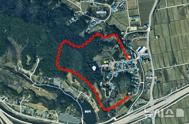 [포항=뉴시스] 송종욱 기자 = 포항시가 고려 때 축조한 '연일읍성(延日邑城)'을 국가유산 지정을 추진한다. 남구 연일읍 남성 2리에 위치한 연일읍성은 길이 2㎞, 높이 2.5m로 보존 상태가 양호해 국가유산 지정 가치가 높다. 사진은 연일읍성 위치도. (사진=포항시 제공) 2025.04.26. photo@newsis.com