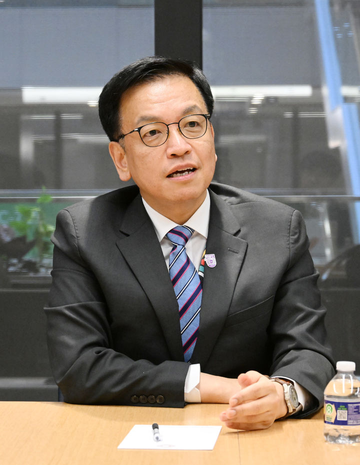 [워싱턴=뉴시스] 최상목 경제부총리 겸 기획재정부 장관이 25일(현지 시간) 워싱턴 D.C. 국제통화기금(IMF) 내 회의실에서 G20 동행기자단과 간담회를 진행하고 있다. (사진=기재부 제공) *재판매 및 DB 금지