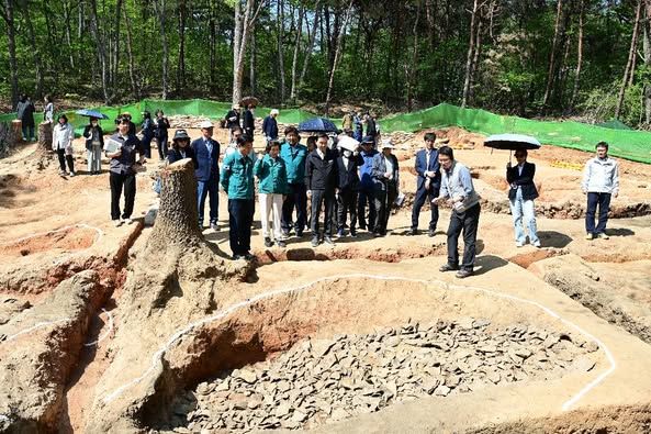 [고령=뉴시스] 토기가마 생산처 확인. (사진=고령군 제공) 2025.04.27 photo@newsis.com *재판매 및 DB 금지