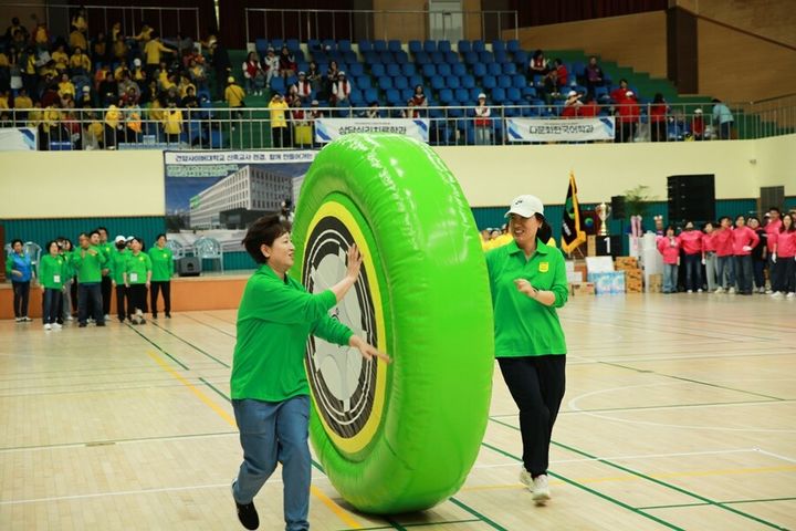 [대전=뉴시스] 건양사이버대&nbsp; '2025학년도 건양한가족 체육대회' 모습. (사진=건양사이버대 제공)&nbsp; *재판매 및 DB 금지