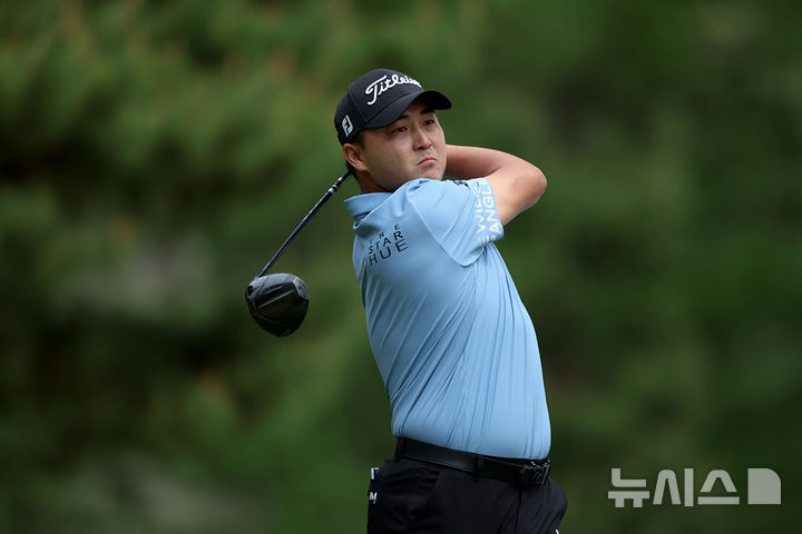 [서울=뉴시스]이태훈, KPGA 우리금융 챔피언십 우승. (사진=KPGA 투어 제공)