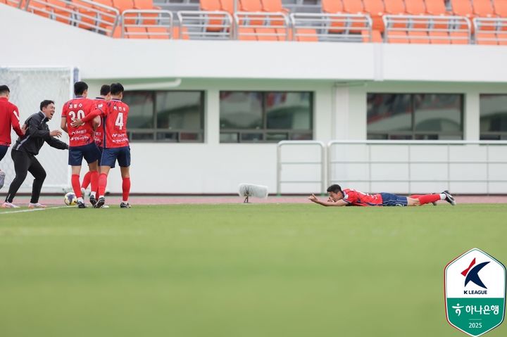 [서울=뉴시스]K리그1 김천 박상혁 추가골. (사진=한국프로축구연맹 제공)