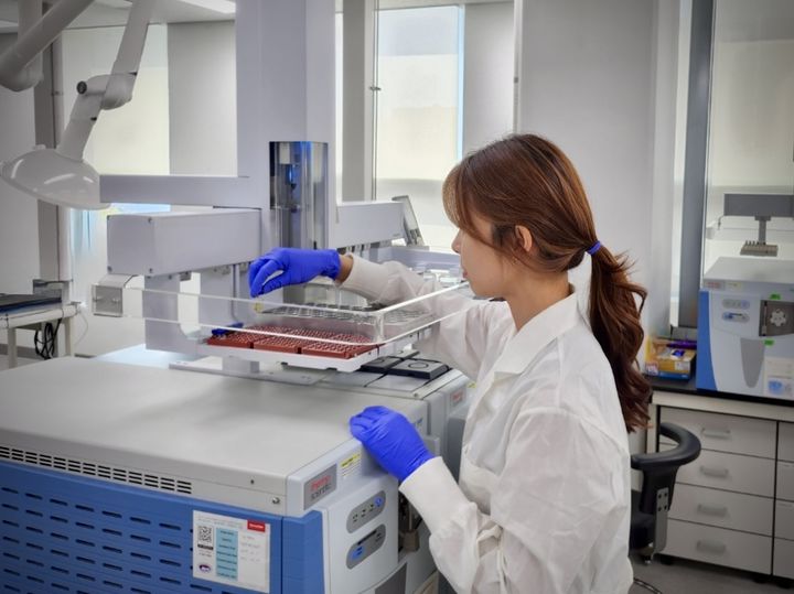 [수원=뉴시스] 미니 농산물 14개 품목 잔류농약 검사. (사진=경기도보건환경연구원 제공) 2025.04.28. photo@newsis.com *재판매 및 DB 금지